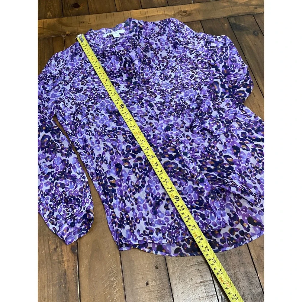 Diane von Furstenberg Purple Leopard Print Silk Button Down Blouse Size 4 DVF - Picture 6 of 8
